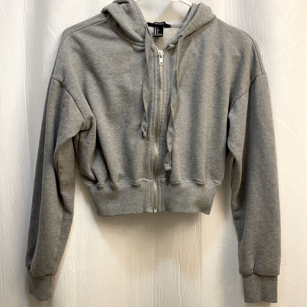 Very cute grey crop top hoodie with zipper no pockets